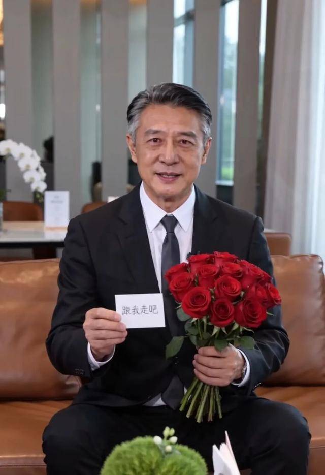 网上买篮球 _“霸总”围猎中老年女性网上买篮球 ，人大代表急了