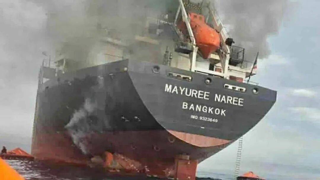 伊朗 vs 新西兰_一艘泰国货船遭炮火袭击伊朗 vs 新西兰，伊朗强硬表态：想过霍尔木兹，必须获得伊朗许可！特朗普称必要时美军会护航，商船真去求美军，结果全被拒